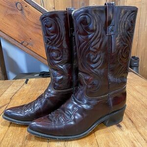 Like NEW: Vintage 70’s men’s Acme Cowboy Boots in Cherry, size 10.5